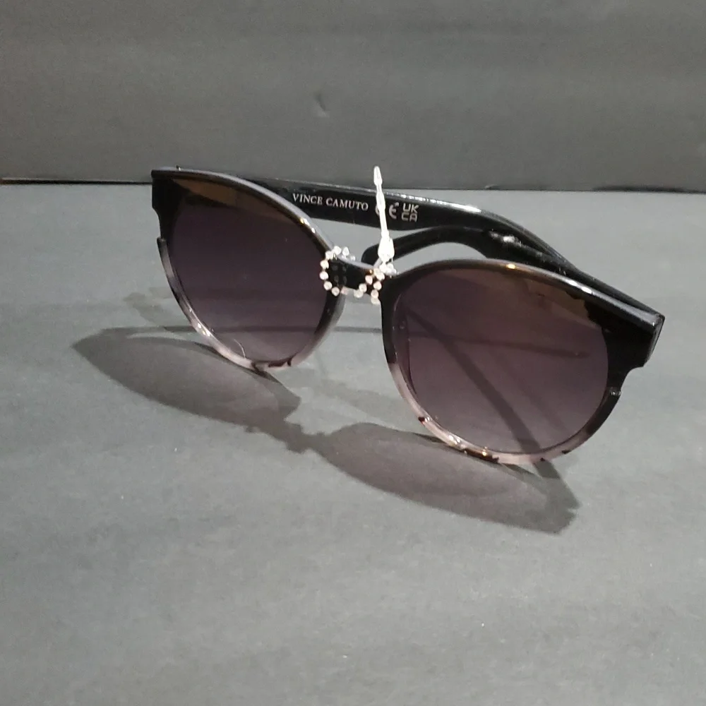 Vince Camuto vc1061 black and Gray multi fade lens sunglasses new‎